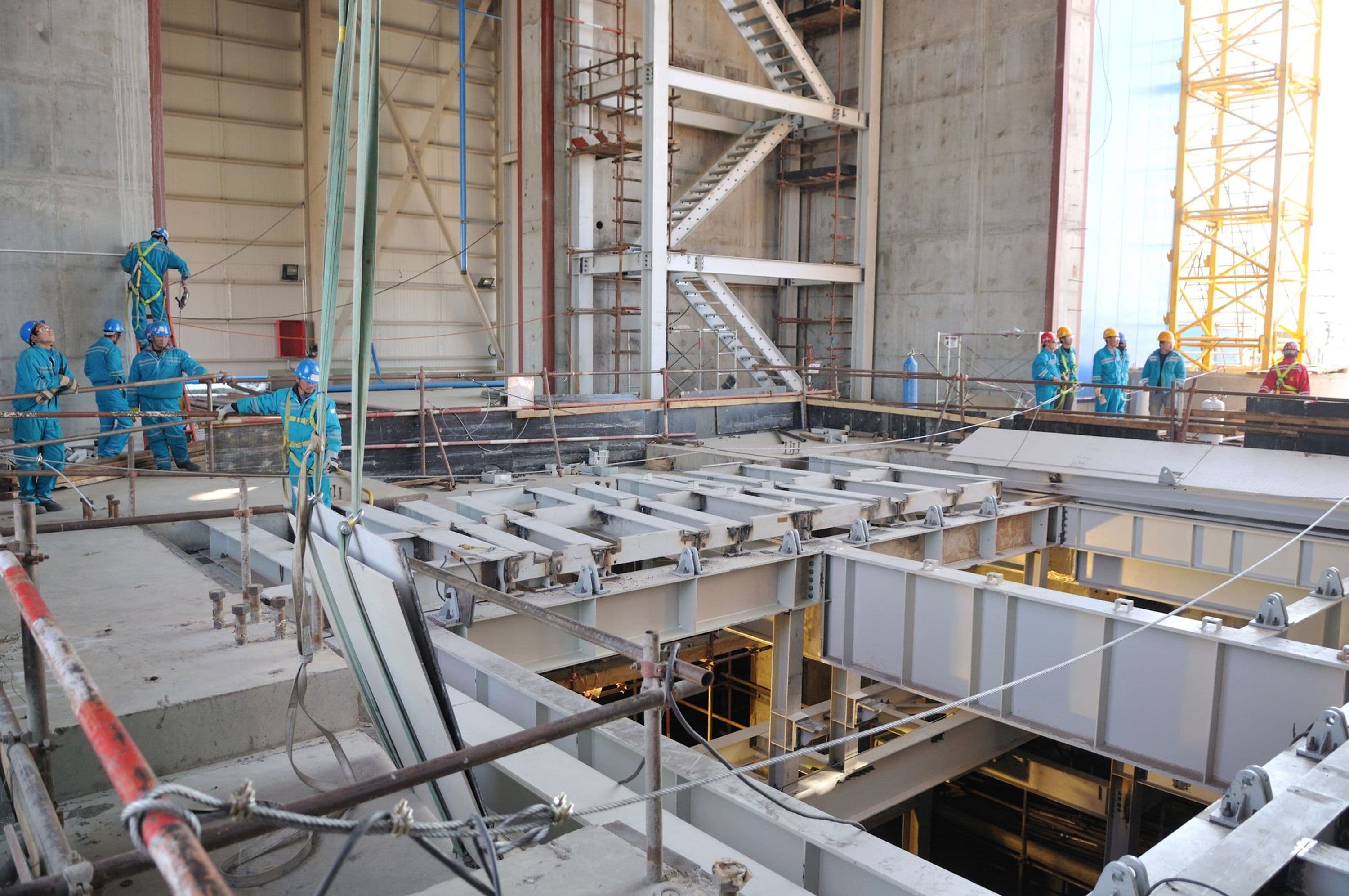 Erection of sinking floor steel