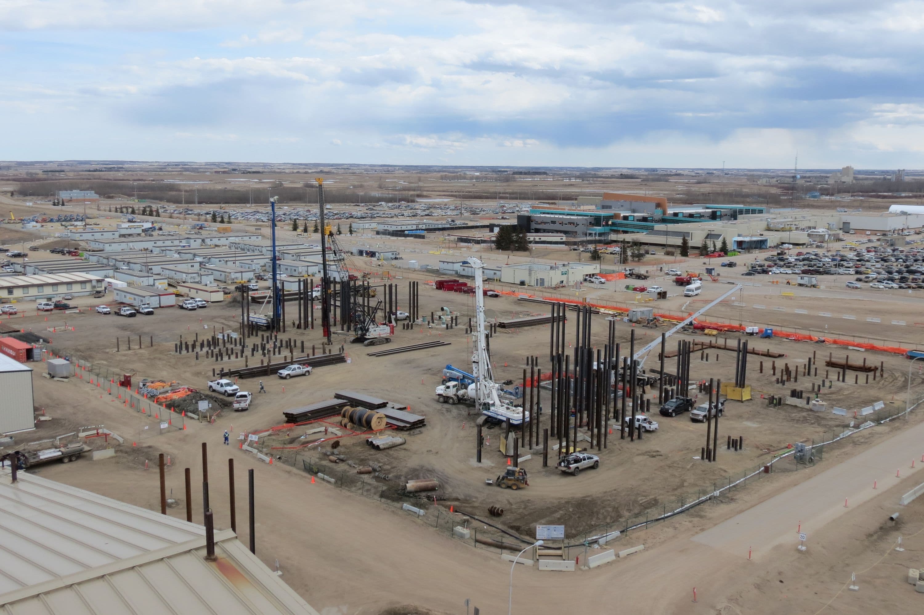 Installation of piles in capture facilities