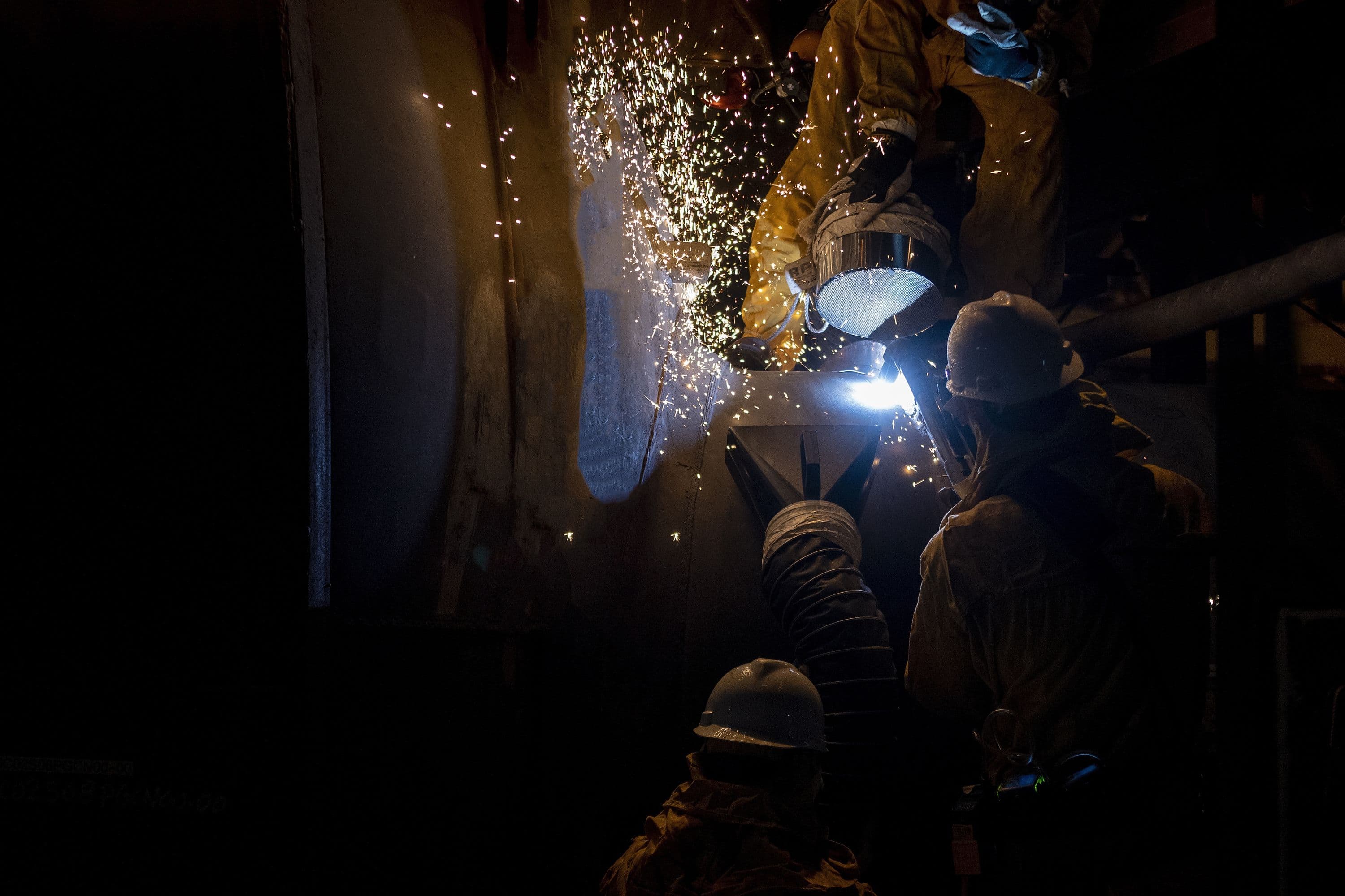 FRNP deactivation crews plasma cut process gas equipment out of a cell in Unit 6 in the C-333 Process Building.