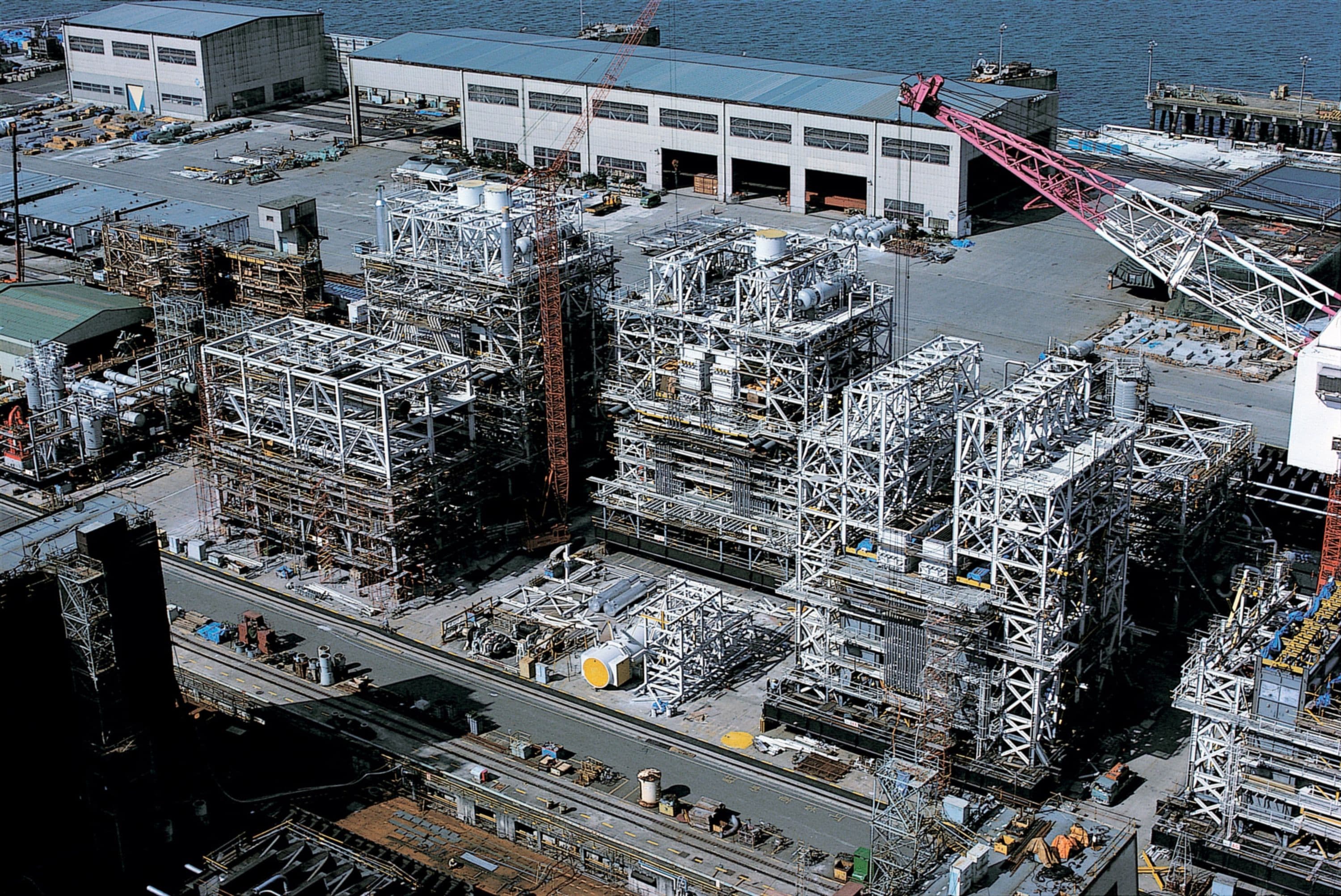 Project modules and cranes on dock