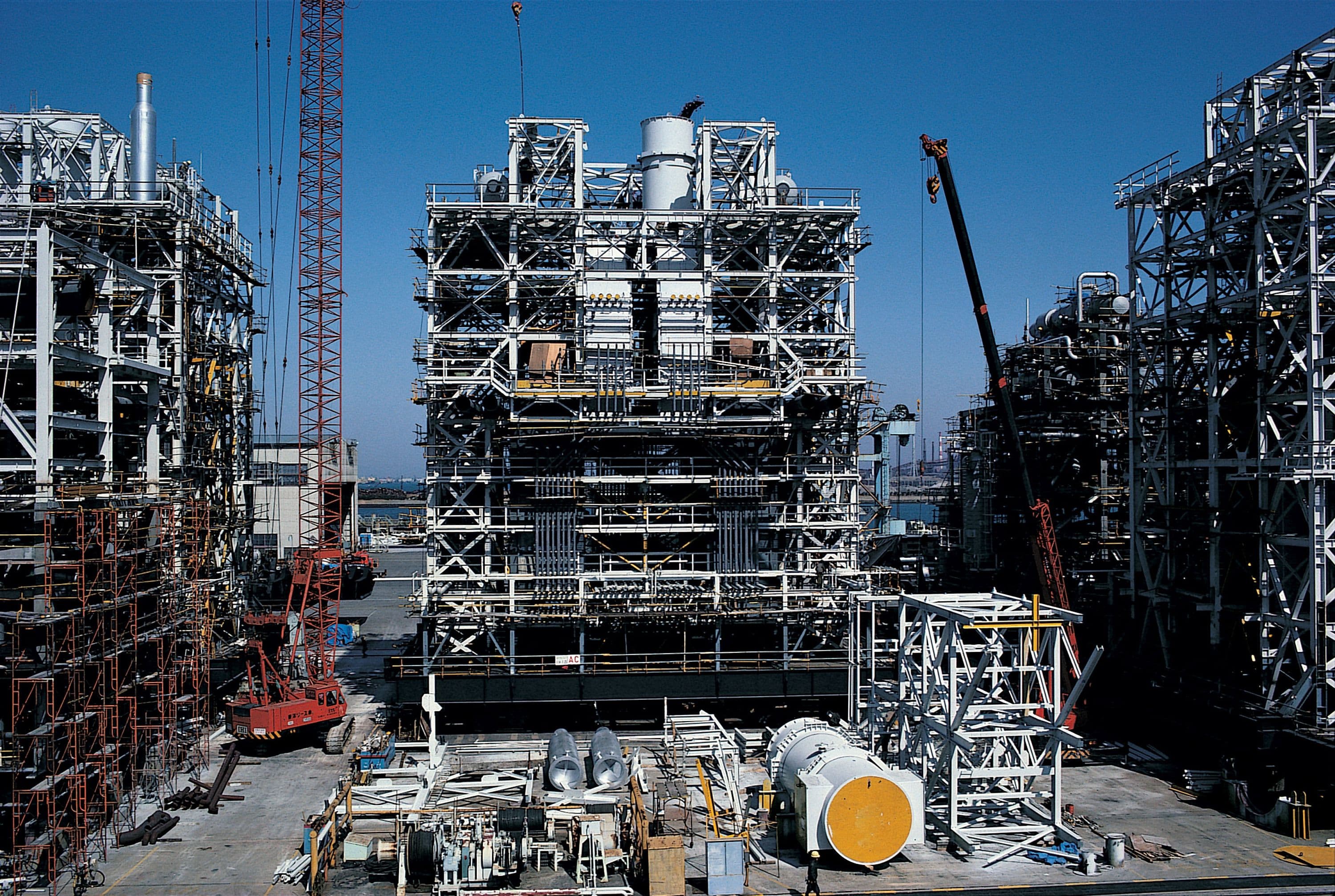 Module at construction dock ready to move to plant site