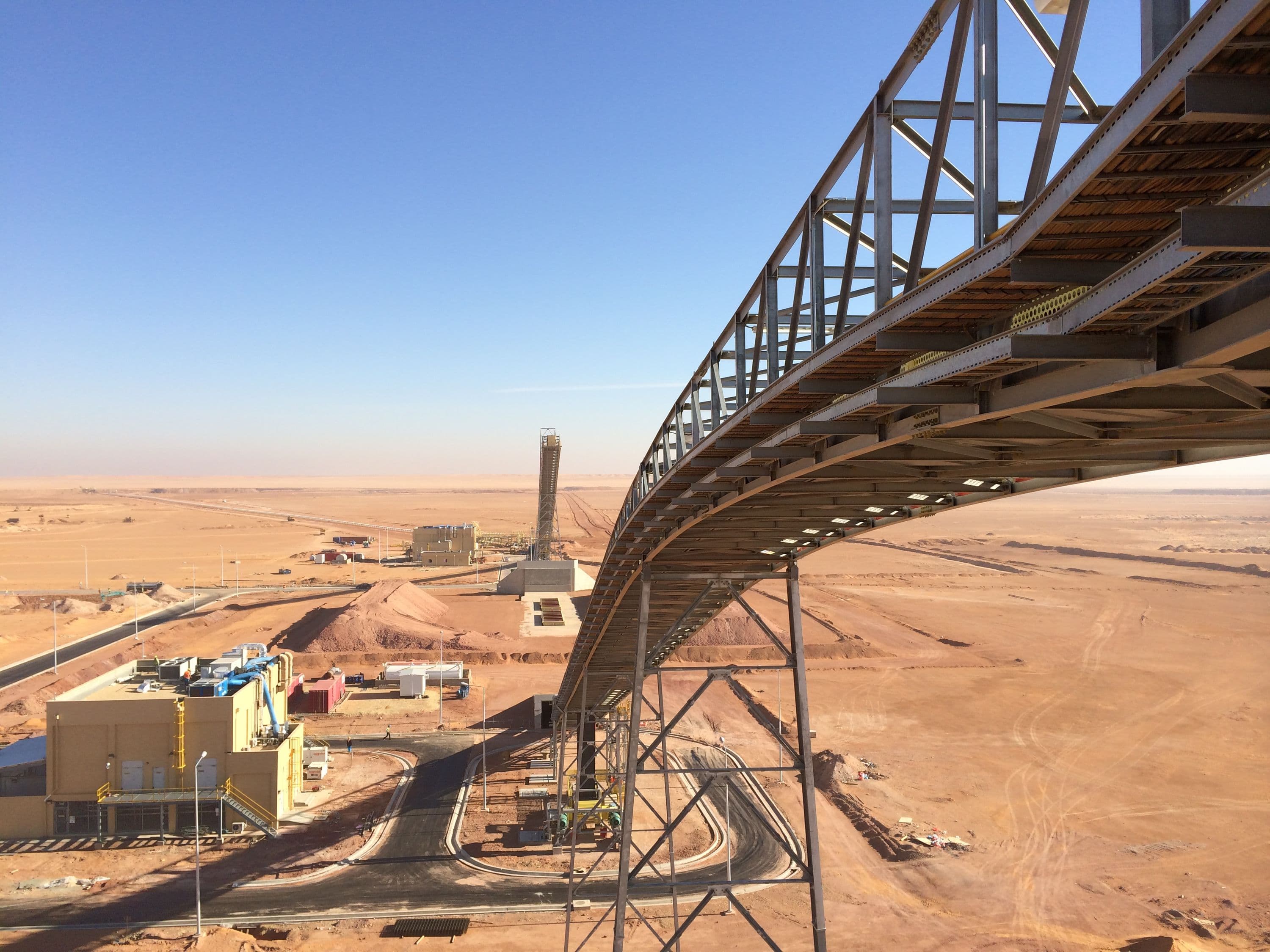 Bauxite stockpile area and train loading point conveyor