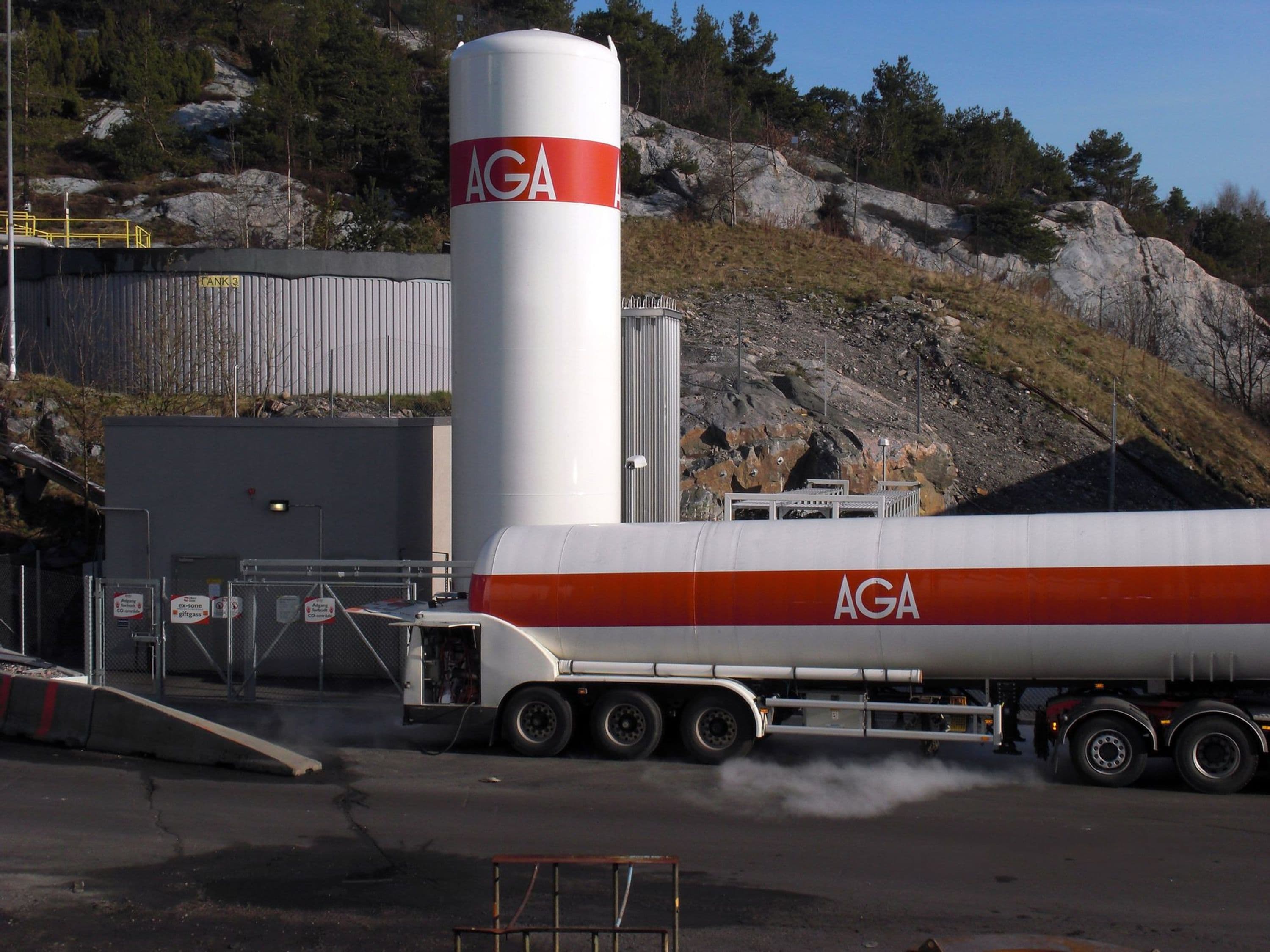 Filling up nitrogen gas storage tank